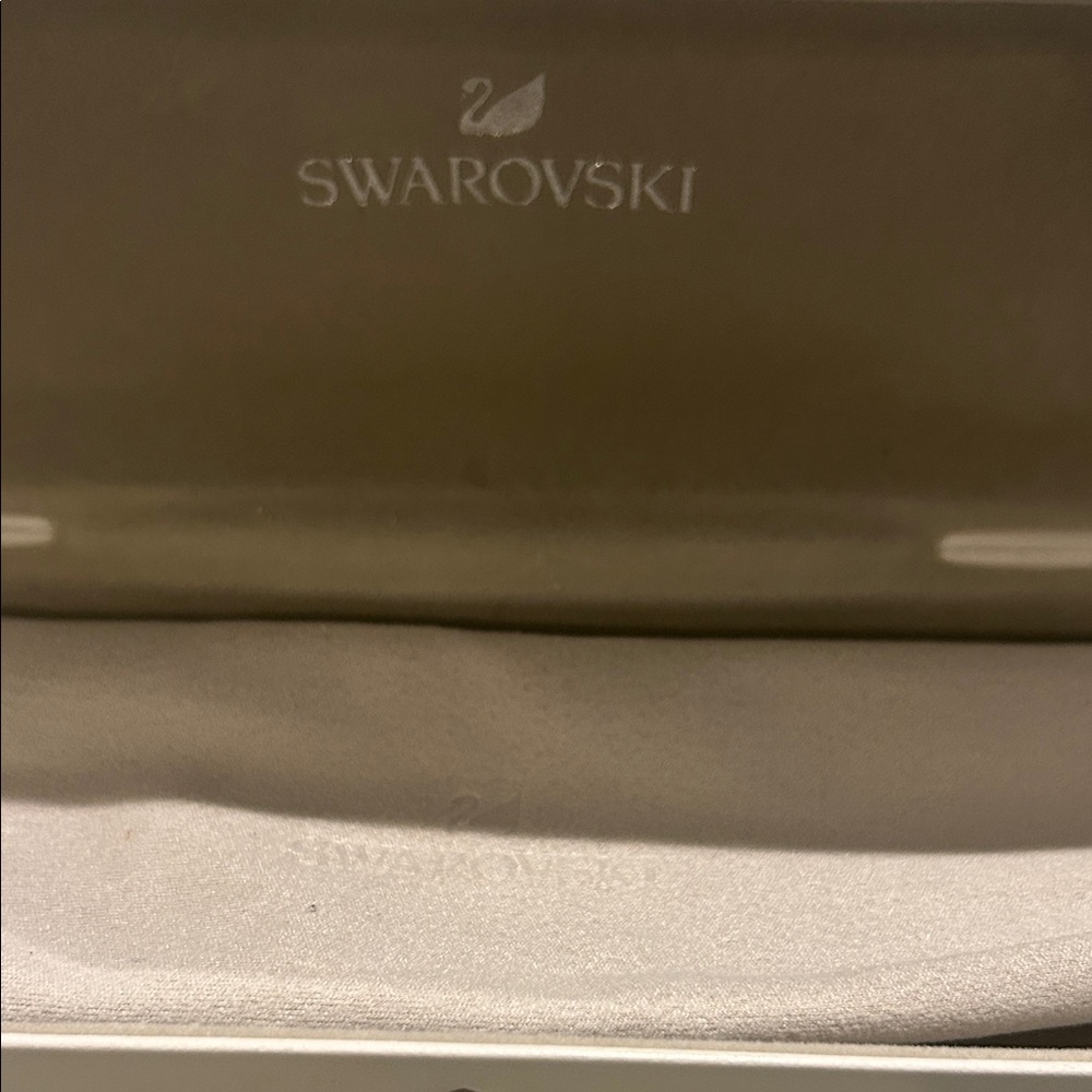 Swarovski Ivory Eyeglass Case with Crystal Accent - Picture 3 of 5